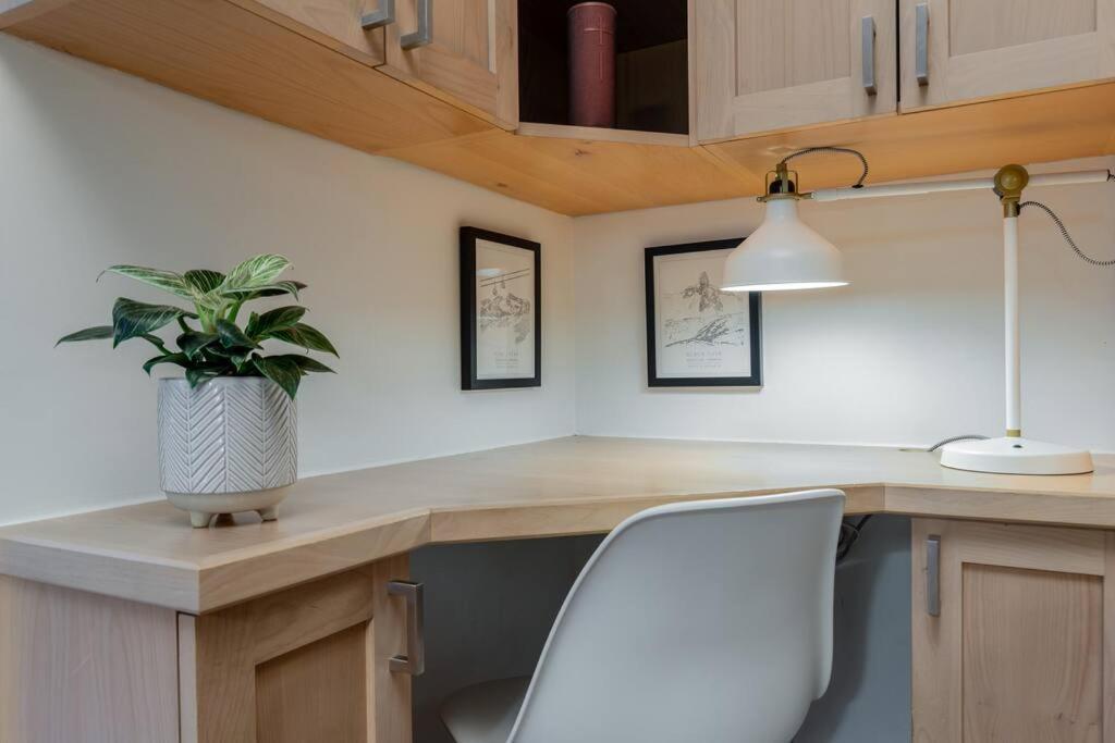 Casa Creekside - Walk To Gondola, Shops, Lakes! Whistler Extérieur photo